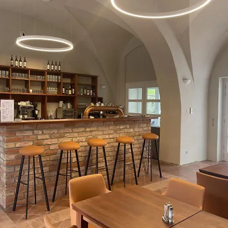 Apart-hotel Zámek Castle - Podzámčí Undercastle 4*