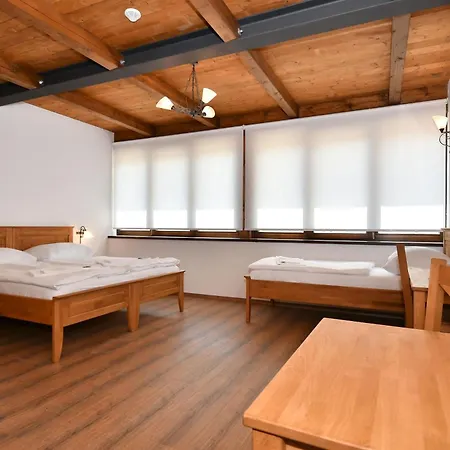 Zámek Castle - Podzámčí Undercastle 4*