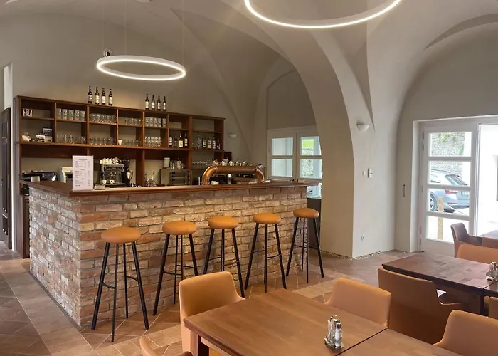 Aparthotel Zamek Castle - Podzamci Undercastle 4*
