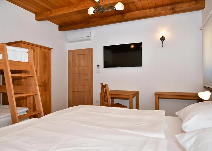 Zámek Castle - Podzámčí Undercastle 4*