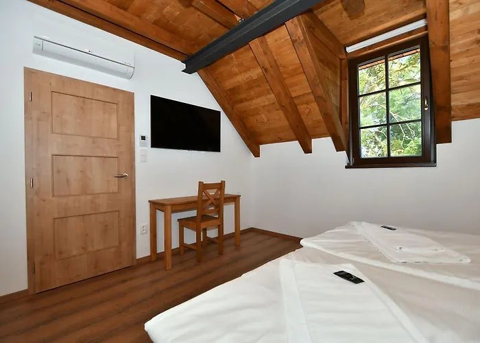 Aparthotel Zamek Castle - Podzamci Undercastle 4*